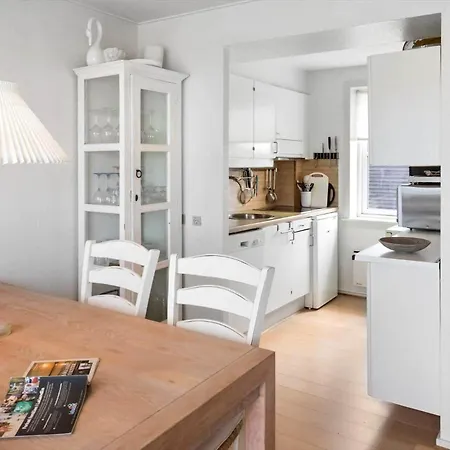 4170-borre-klintholm-havneby-70 *