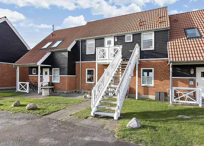 4170-borre-klintholm-havneby-70 *